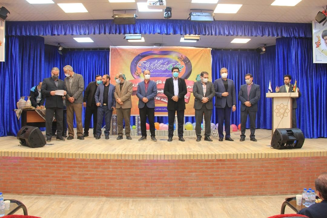 آئین اختتامیه برنامه های فرهنگی ورزشی دهه مبارک فجر در محمدشهر برگزار شد