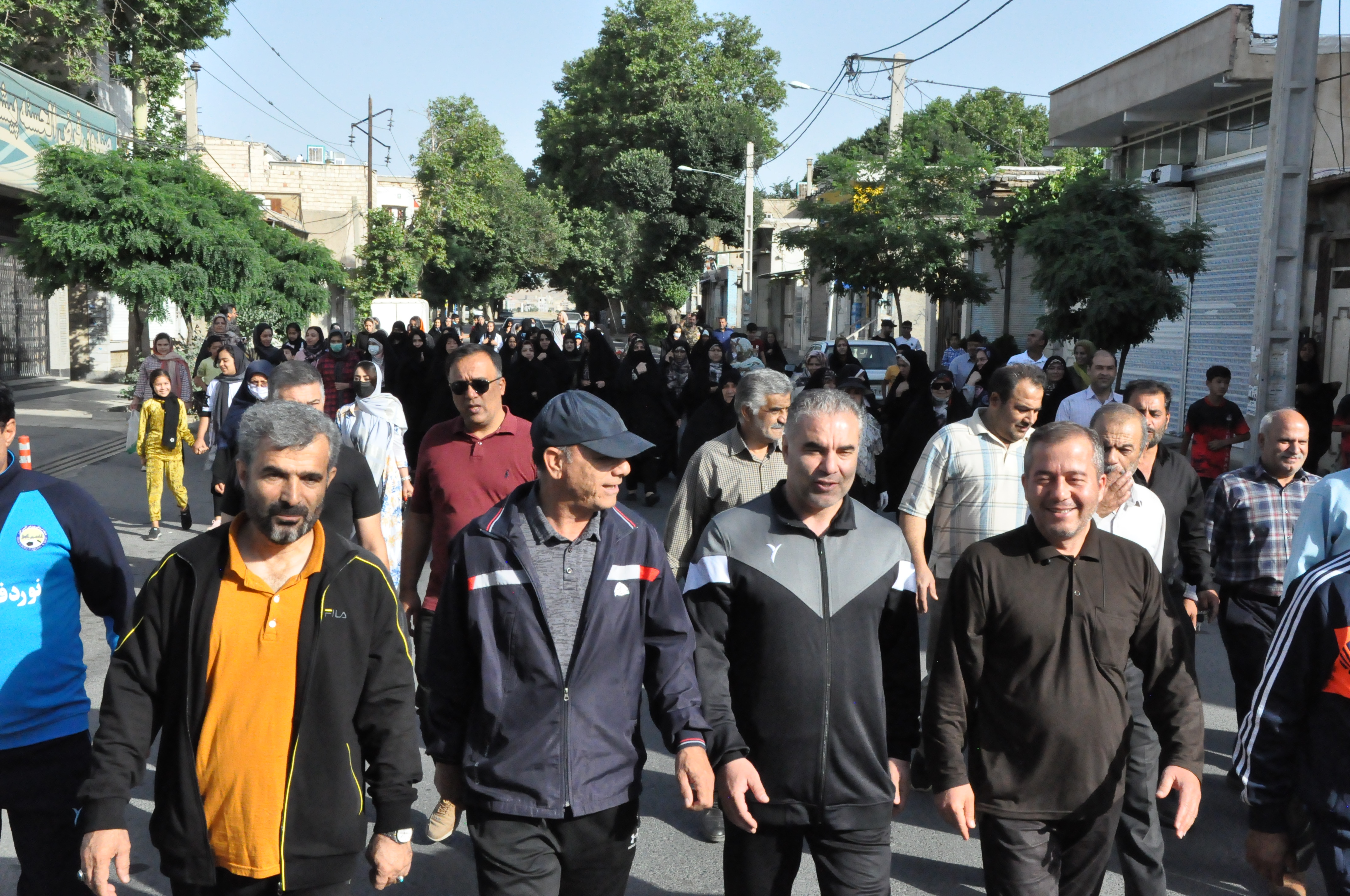 جشنواره پیاده روی "محمدشهر شهر مهربانی" در محله عباس آباد برگزار شد