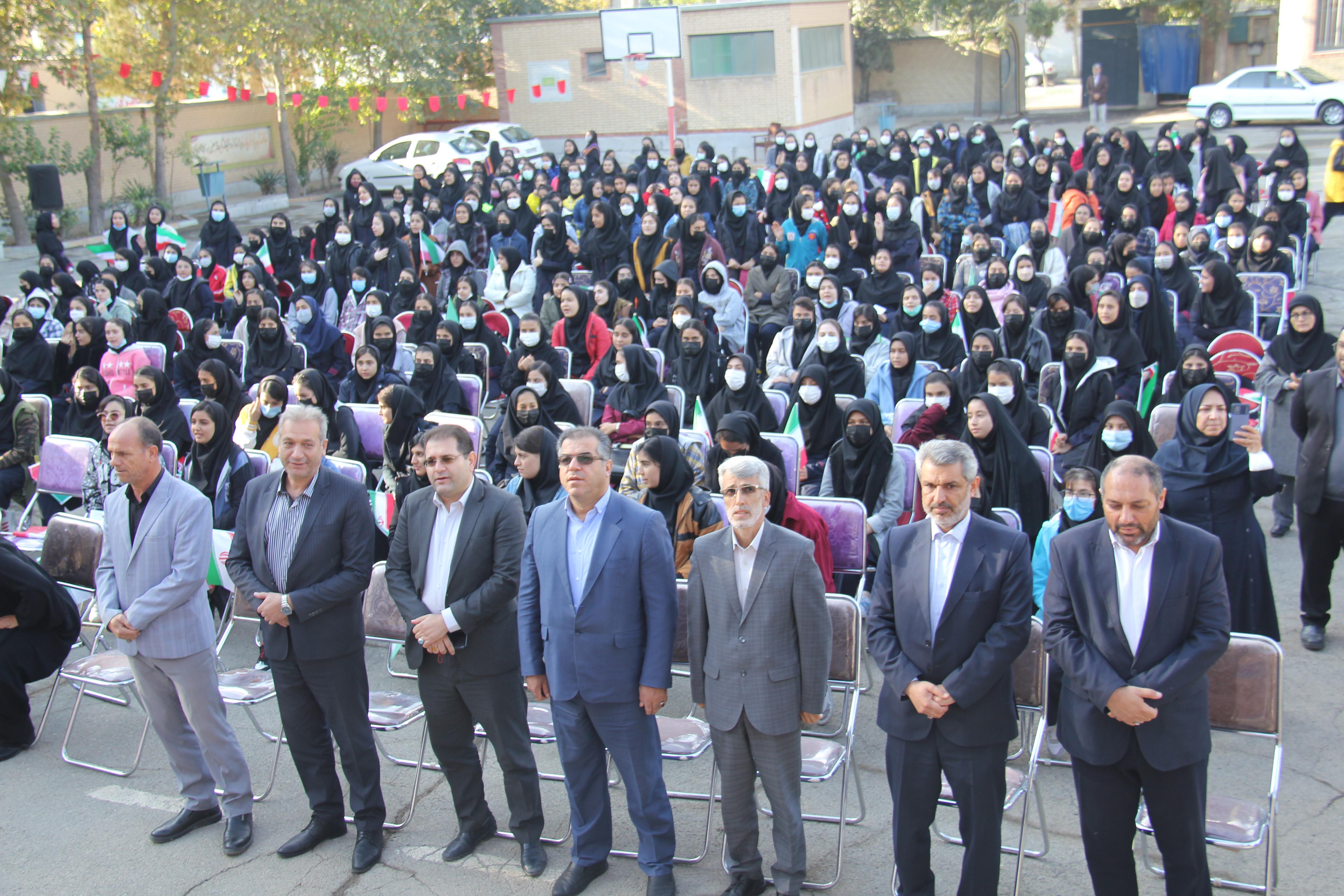 نواختن  زنگ  استکبار ستیزی  درمحمدشهر 