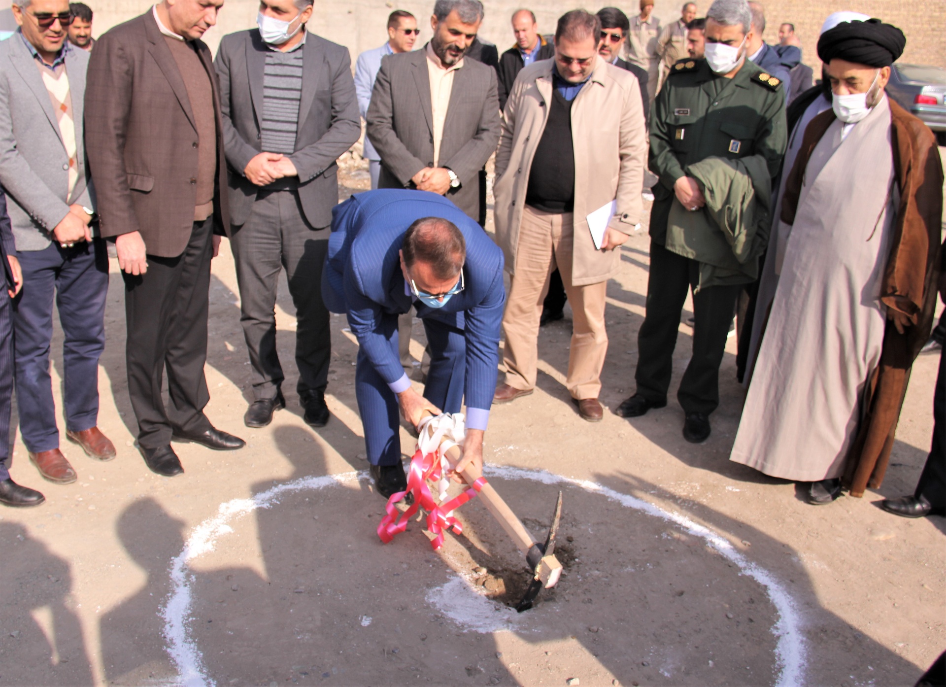 با حضور معاون هماهنگی امور عمرانی استانداری البرز  کلنگ اولین پارکینگ طبقاتی محمدشهر برزمین زده شد 