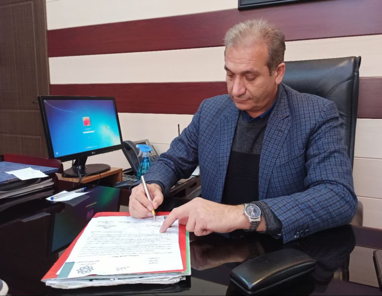 پرداخت تمامی حقوق و مزایای کارکنان شهرداری محمدشهر
