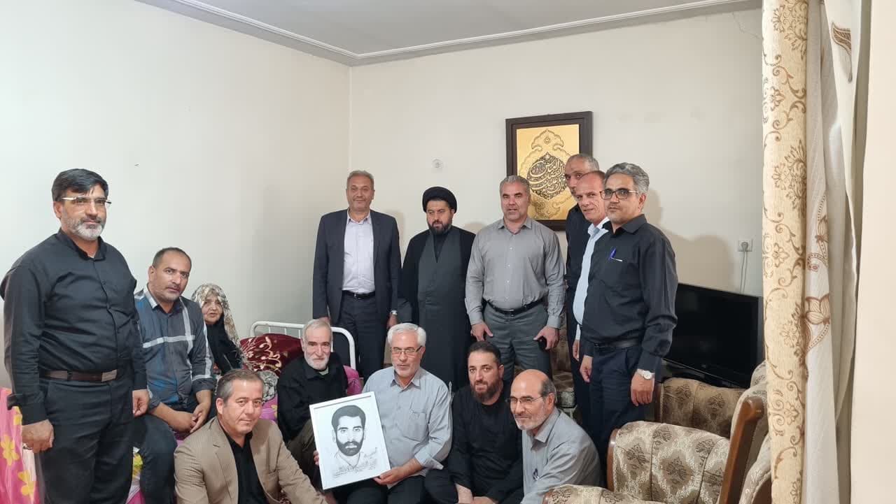 دیدار امام جمعه، اعضای شورای اسلامی شهر و شهردار محمدشهر با خانواده های معظم سه شهید منطقه جعفرآباد