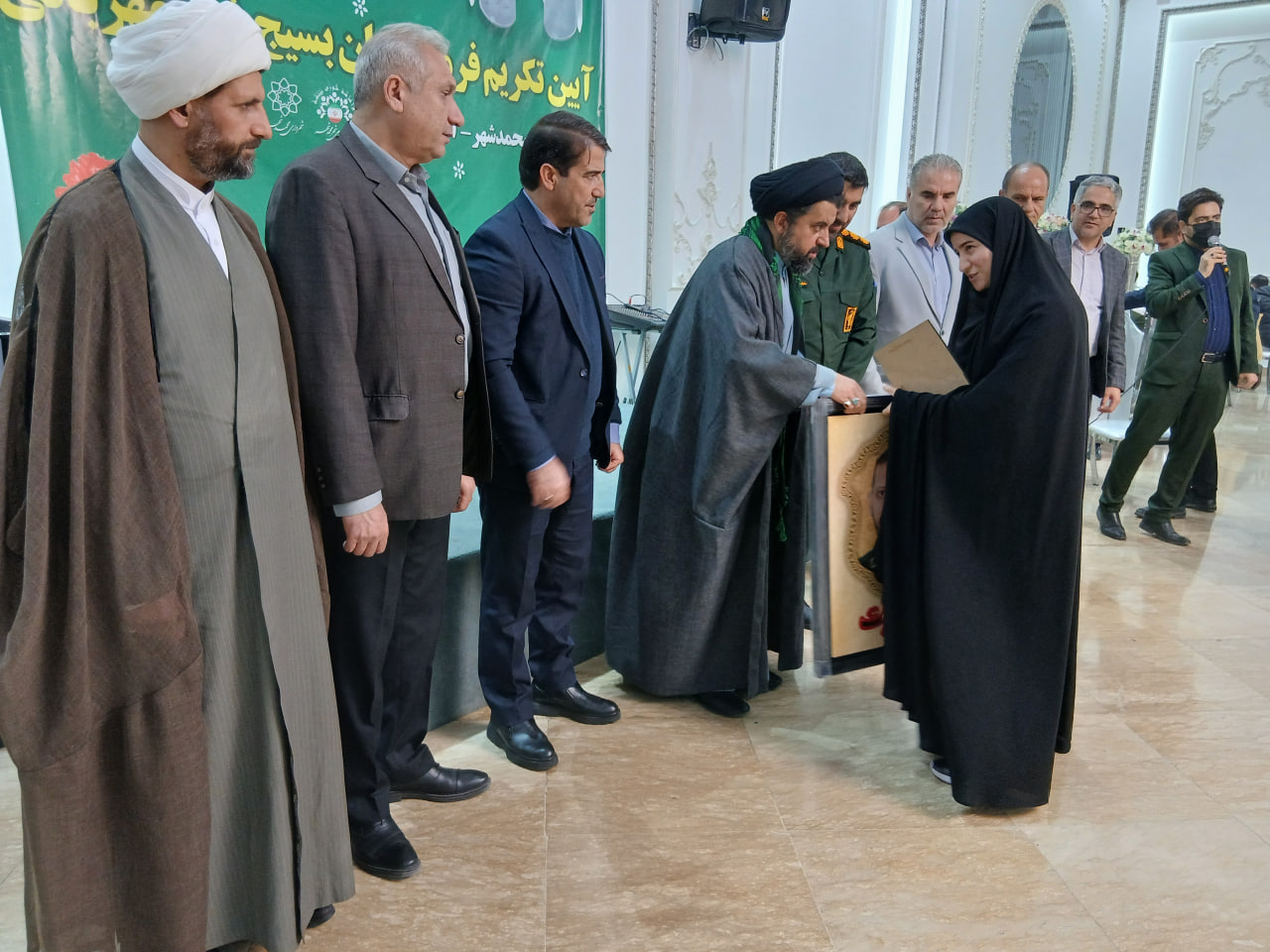 آیین تکریم و تجلیل از فرماندهان گردان ها، حوزه ها و پایگاه‌های مقاومت بسیج، نیروهای امنیتی و انتظامی شهر مهربانی