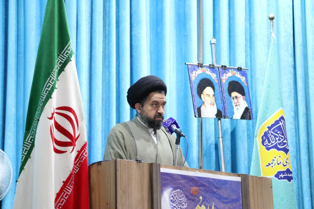 انتقاد امام جمعه محمدشهر از نبود طرح‌های عمرانی دولتی در محمدشهر/ گلایه از کم‌توجهی مسئولان به مشکلات زیرساختی