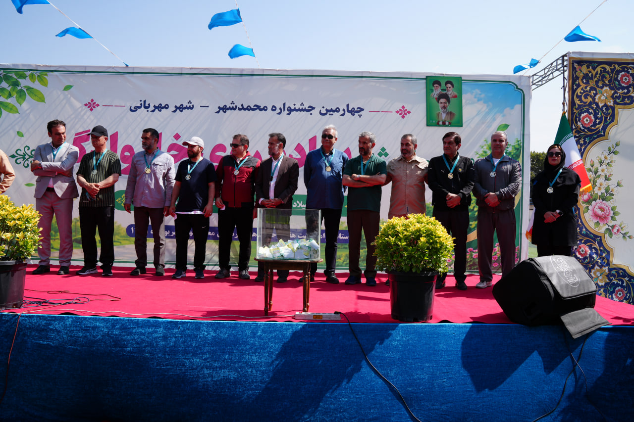 «شهر مهربانی» به ایستگاه ورزش و نشاط رسید؛ حضور پرشور مردم محمدشهر در همایش خانوادگی