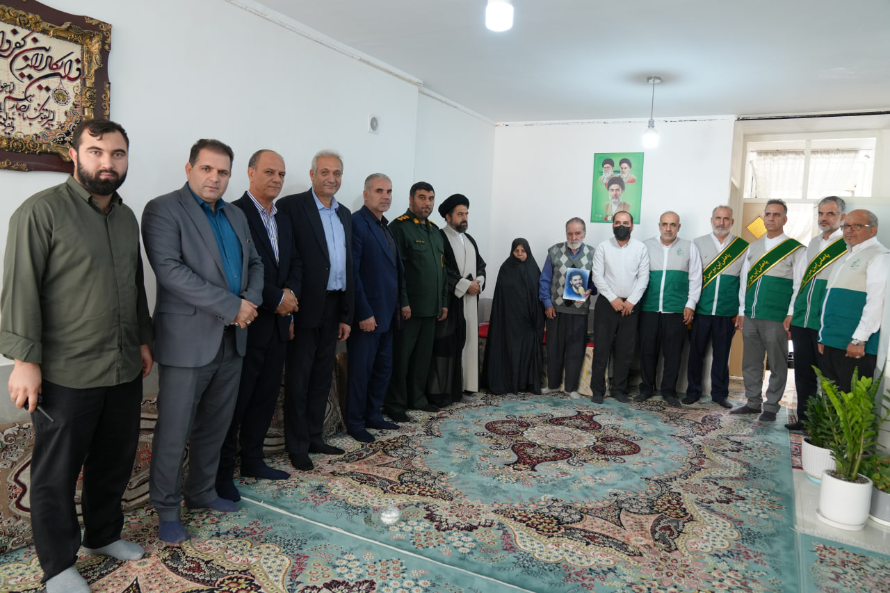 دیدار مسئولین محمدشهر با خانواده شهید شاخص نیروی انظامی ، سروان شهید ، حسن اسکندری